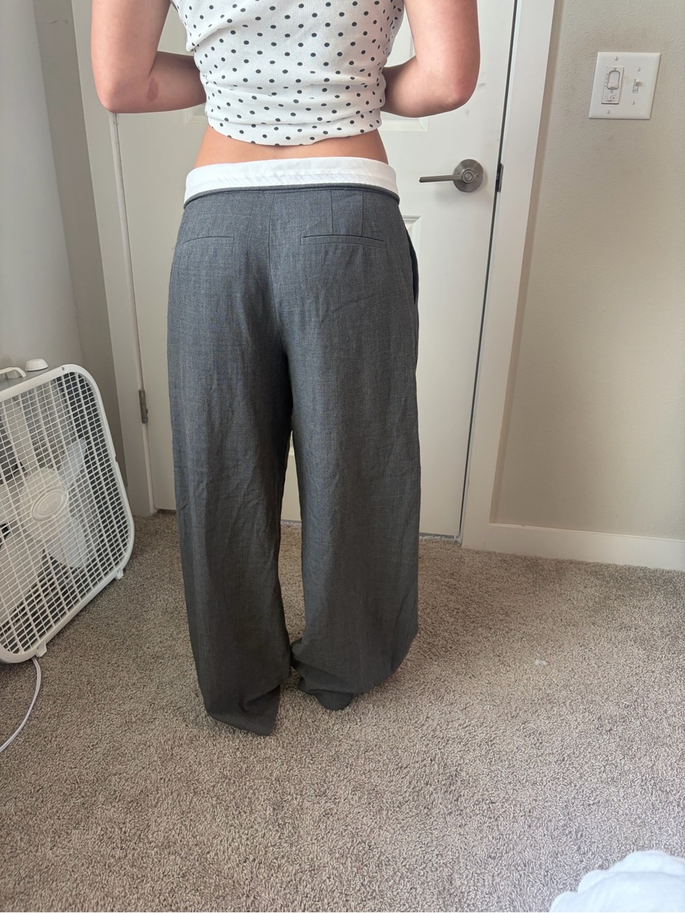Aritzia Women's Wide-Leg Gray Dress Pants with White Waistband - Picture 2 of 2